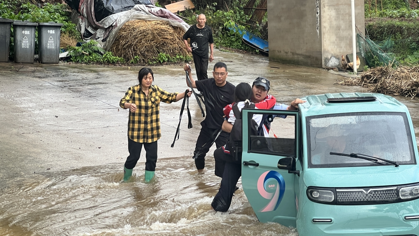 全力以赴 抗击风雨